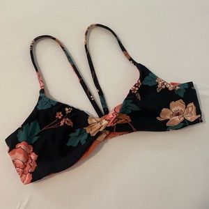 BILLABONG floral bikini top only worn once
